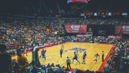 爱游戏中国官方网站平台-_国际花式足球表演赛：创新与传统的碰撞_，花式足球秀