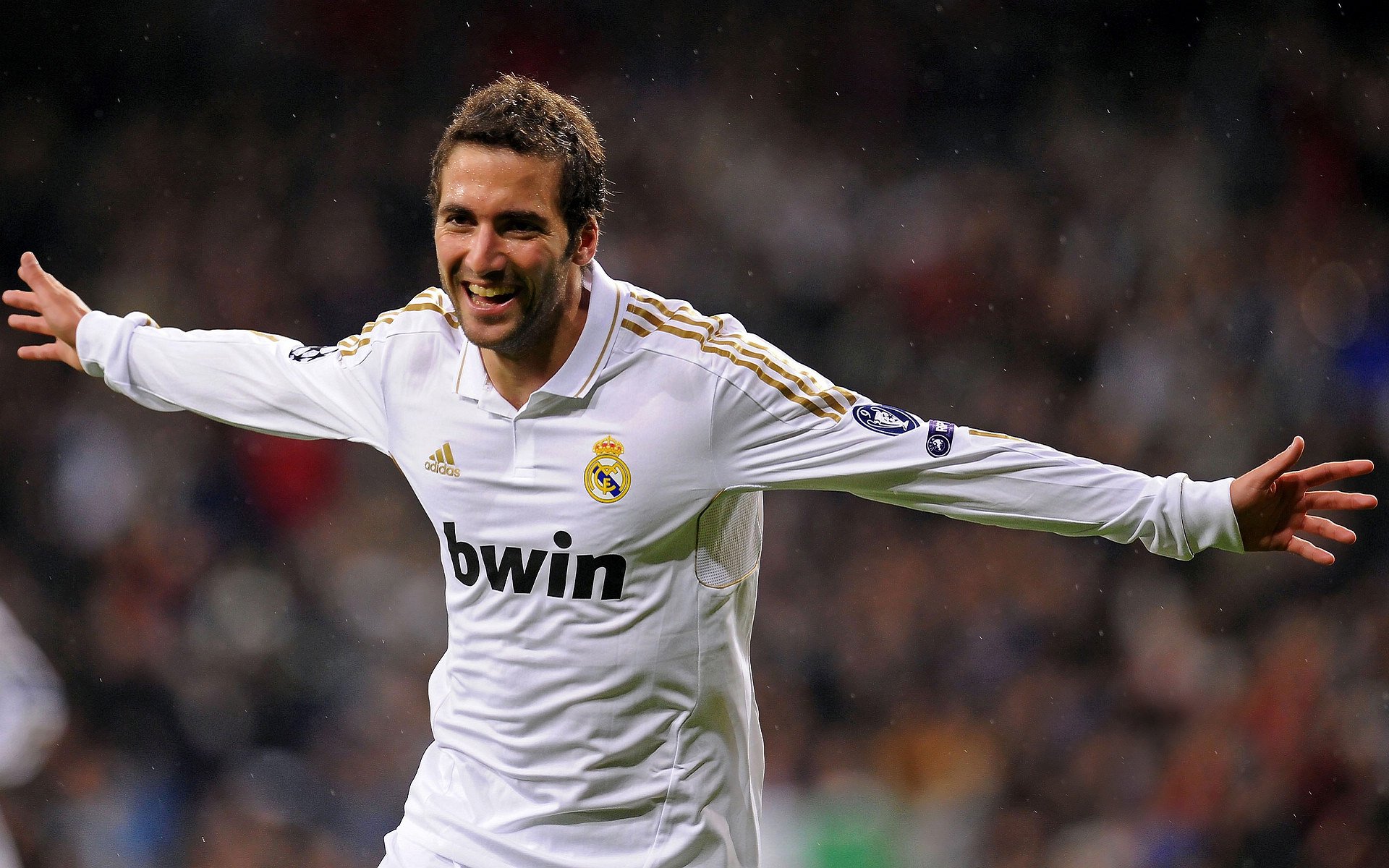 梅西助攻帽子戏法，巴萨主场轻松获胜，梅西帽子戏法巴萨33皇马央视